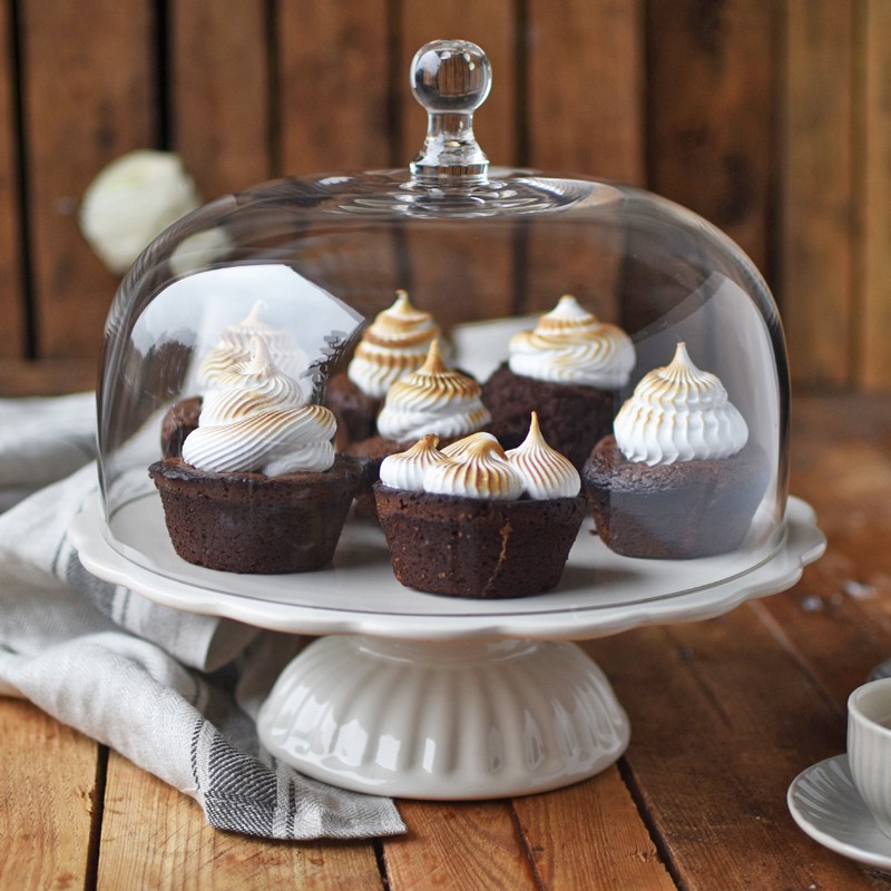 Ib Laursen Tortenplatte Mynte in Butter Cream mit Glashaube Cake Stands bei Home of Cake