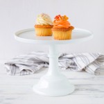 Baker Cake Stand in Weiß von Mosser Glass