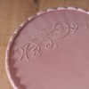 Virginia Casa Linea Volute, Kuchenplatte mit Glashaube, klein in Rosa